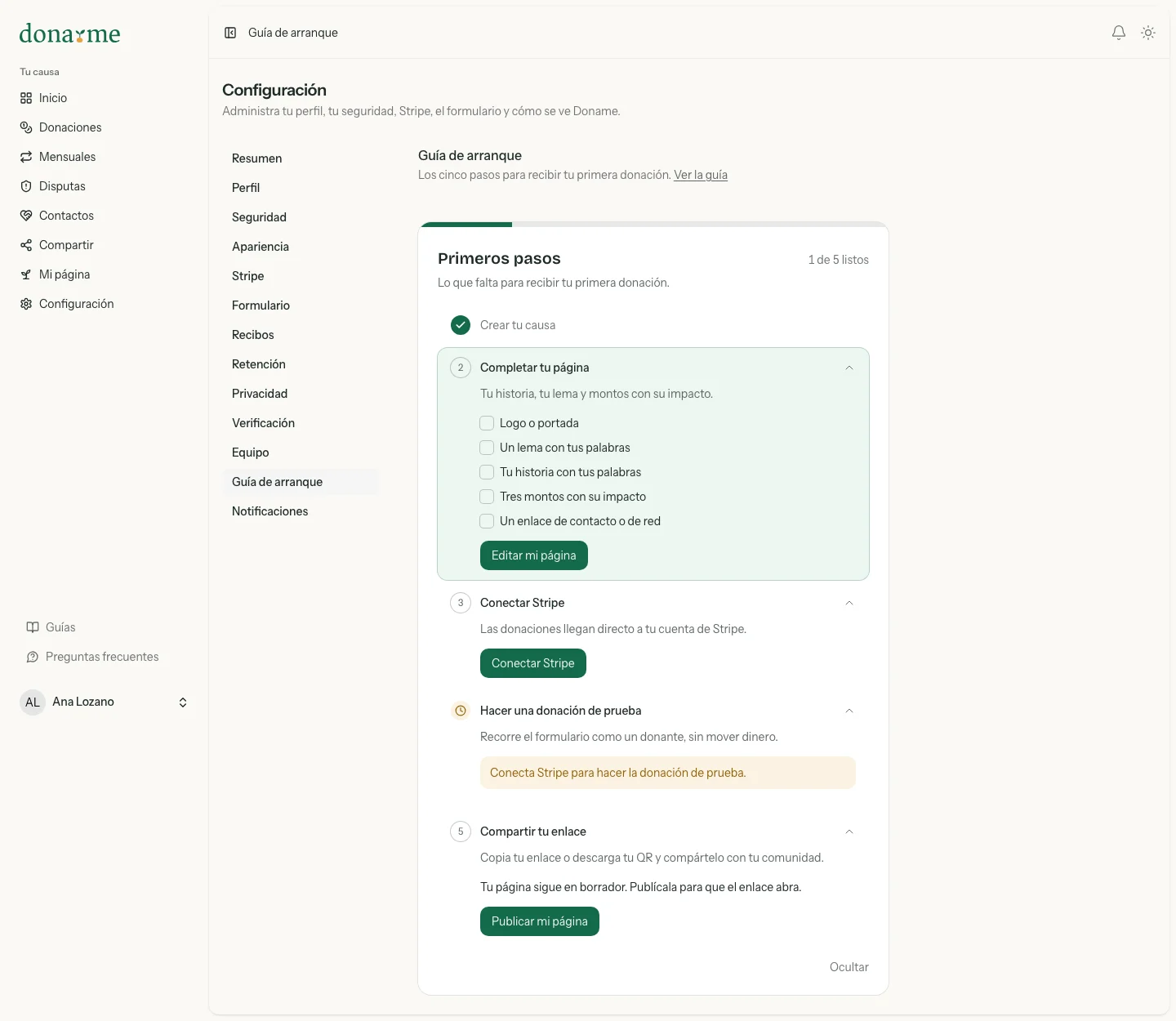 Guía de arranque de una causa nueva con un paso de cinco listo y los pasos de completar la página y conectar Stripe abiertos