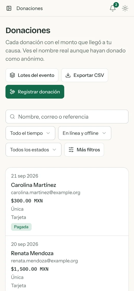 Lista de donaciones en el panel, con el nombre, el monto, el método y el estado de cada una